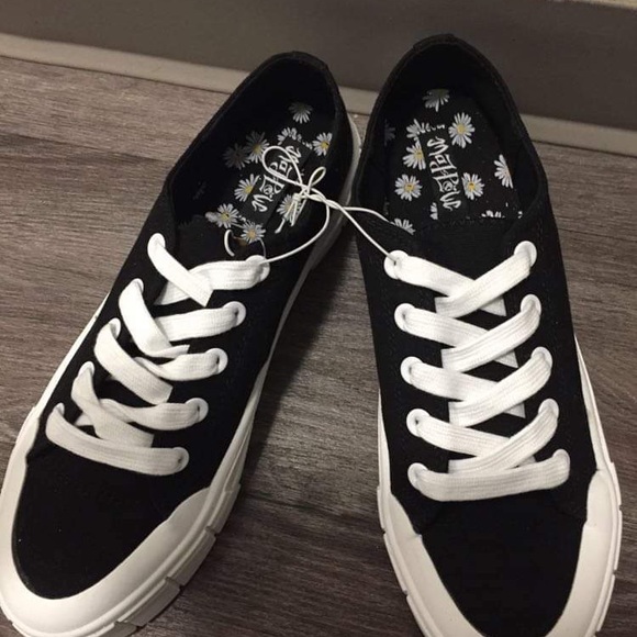 Woman’s shoes size 9 - Picture 3 of 5